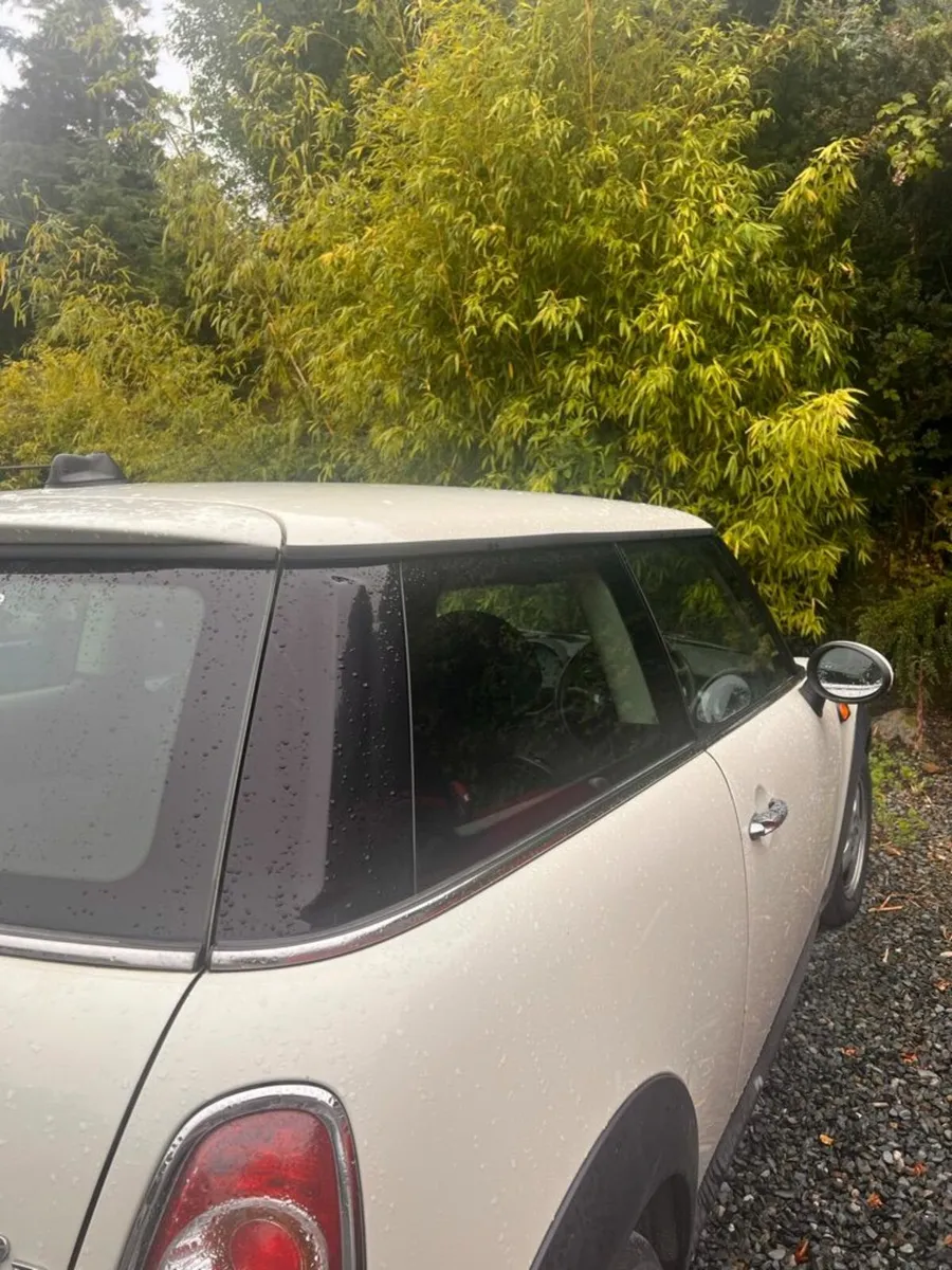 Mini Cooper 2011 - Image 2