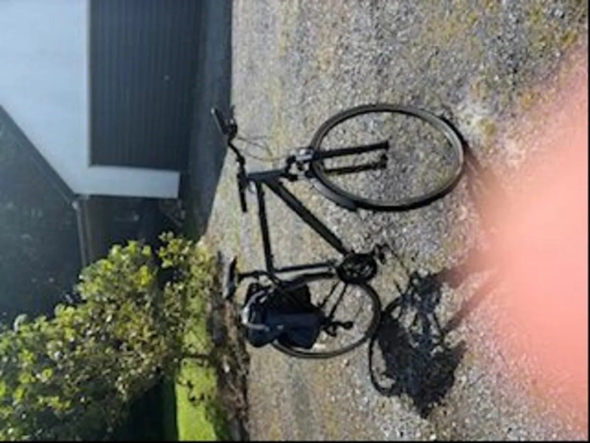 Merida Crossway 10 Hybrid Bike + Full Commuter Kit - Image 3