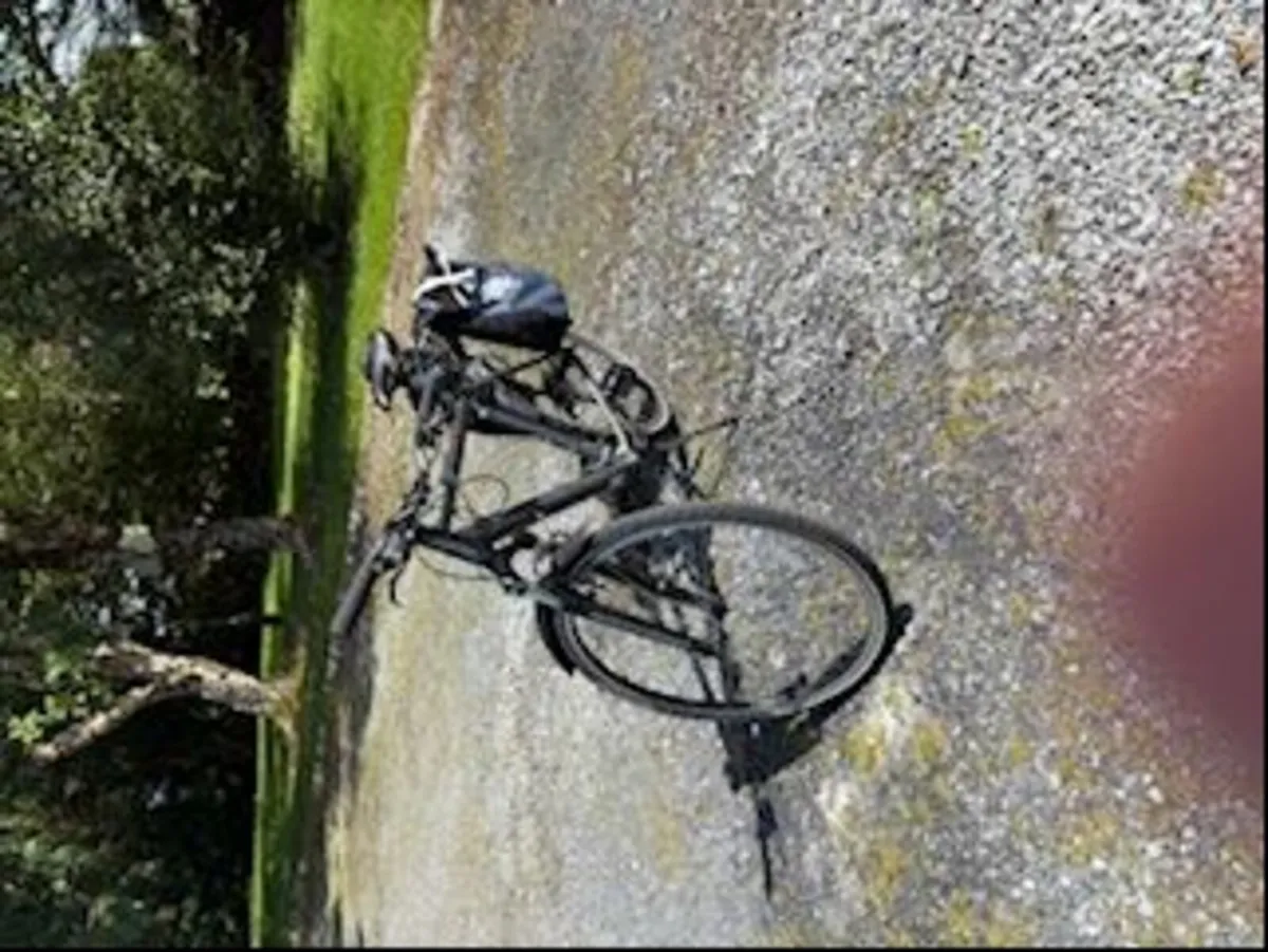 Merida Crossway 10 Hybrid Bike + Full Commuter Kit - Image 4