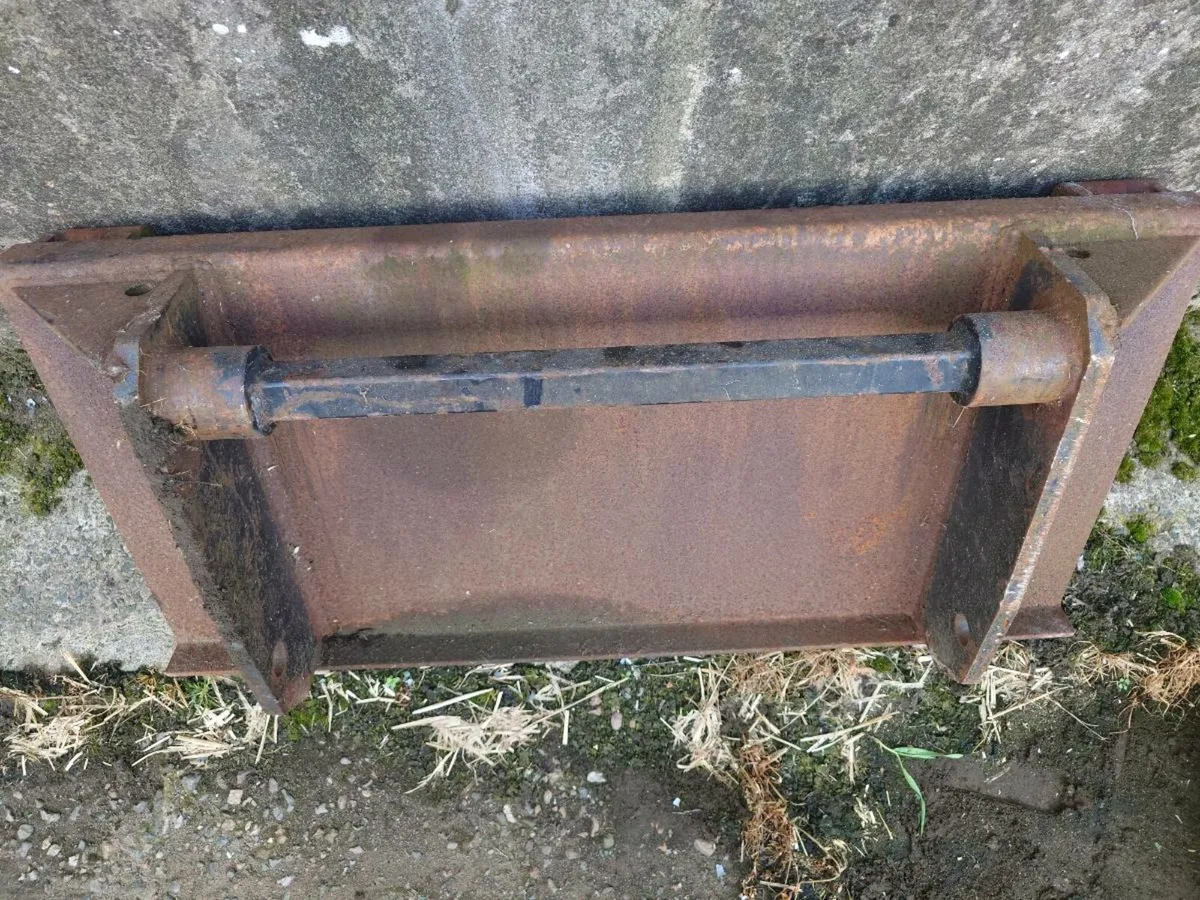 Manitou headstock to euro bracket adapter - Image 1