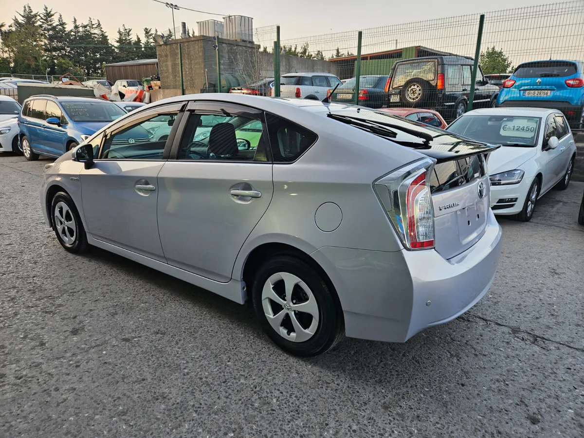 2014 Toyota Prius Hybrid Automatic - Image 4