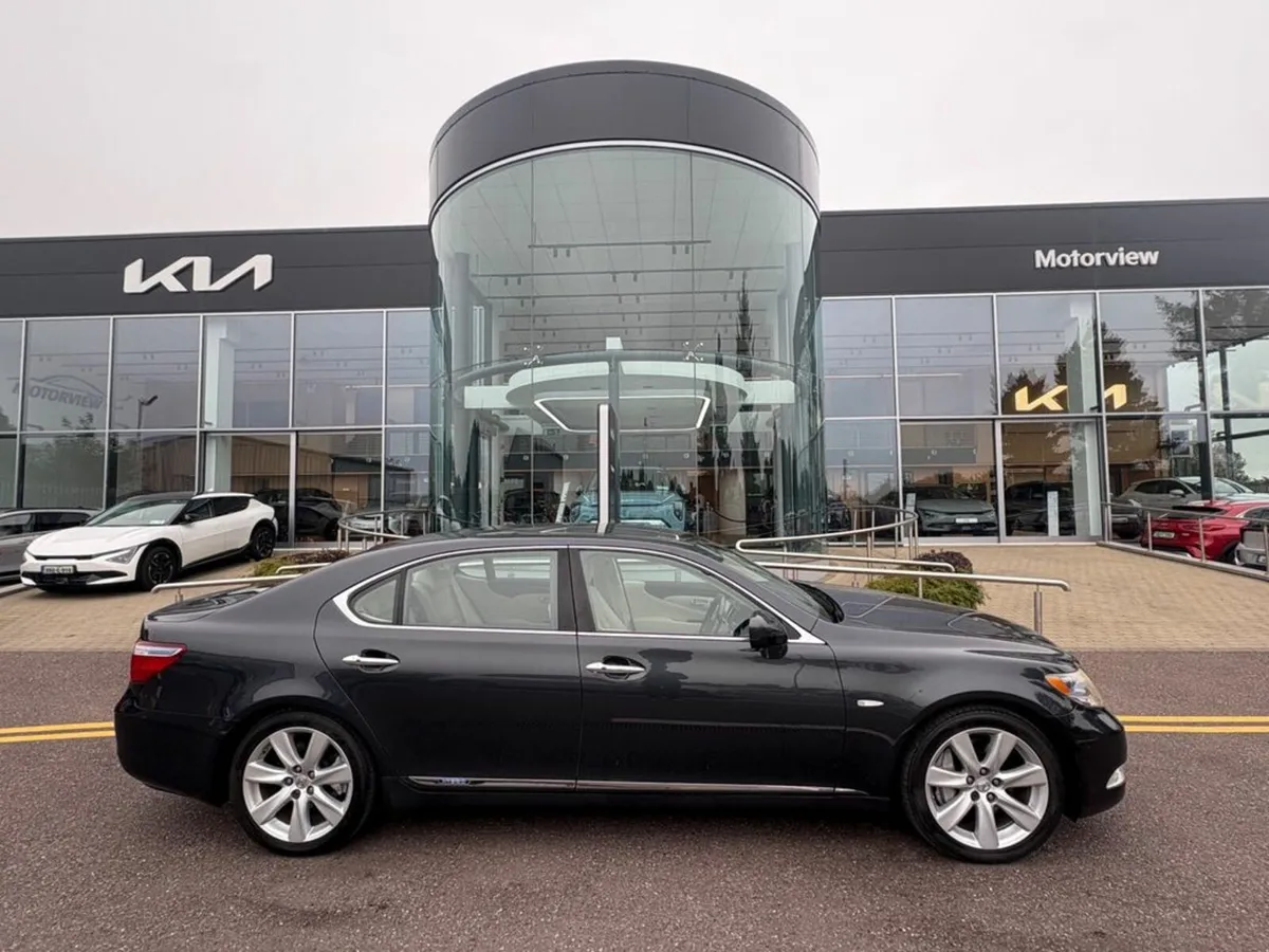 Lexus LS 600H LRSR LWB! 1 OWNER 1 YEAR NCT , Presi - Image 1