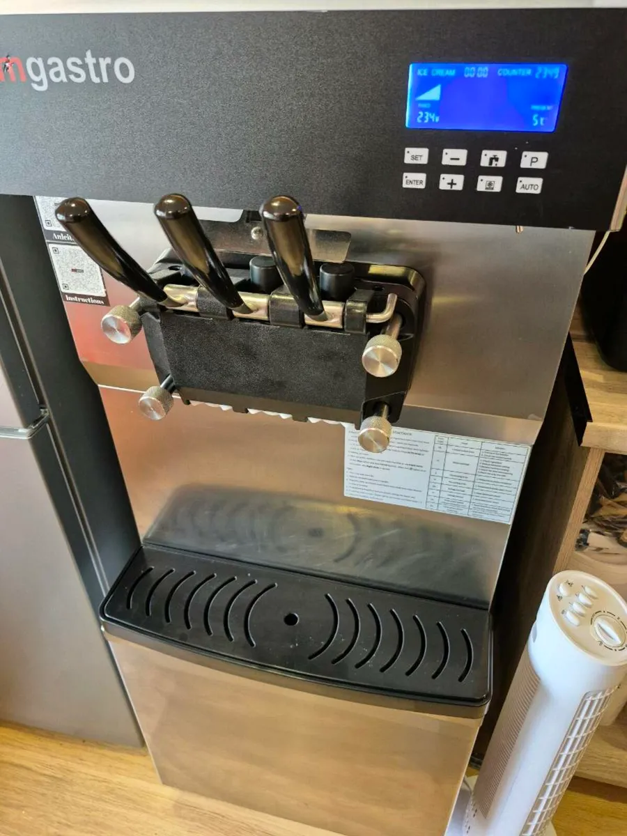 Ice cream machine & sign