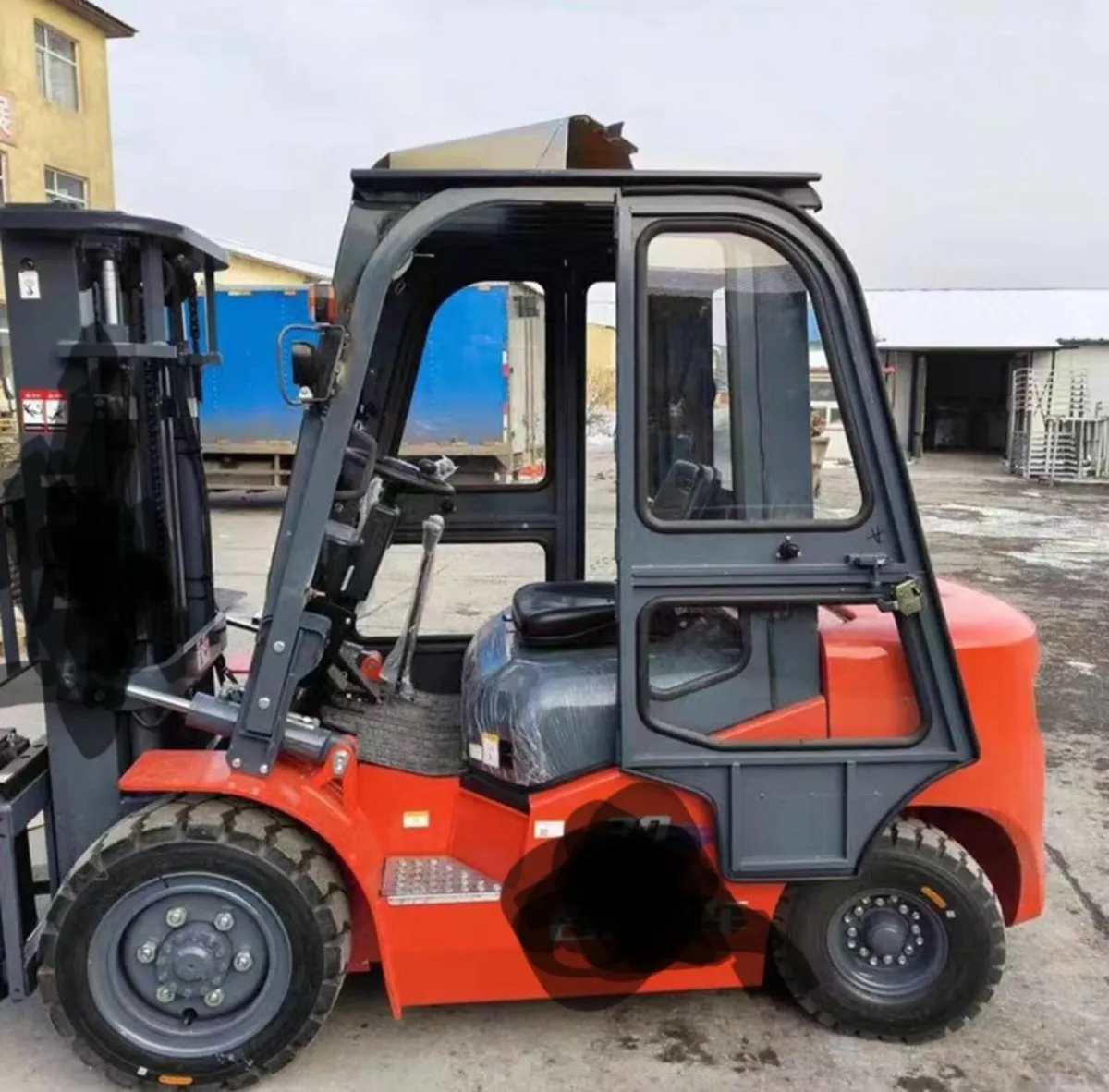 Forklift cabin - Image 1