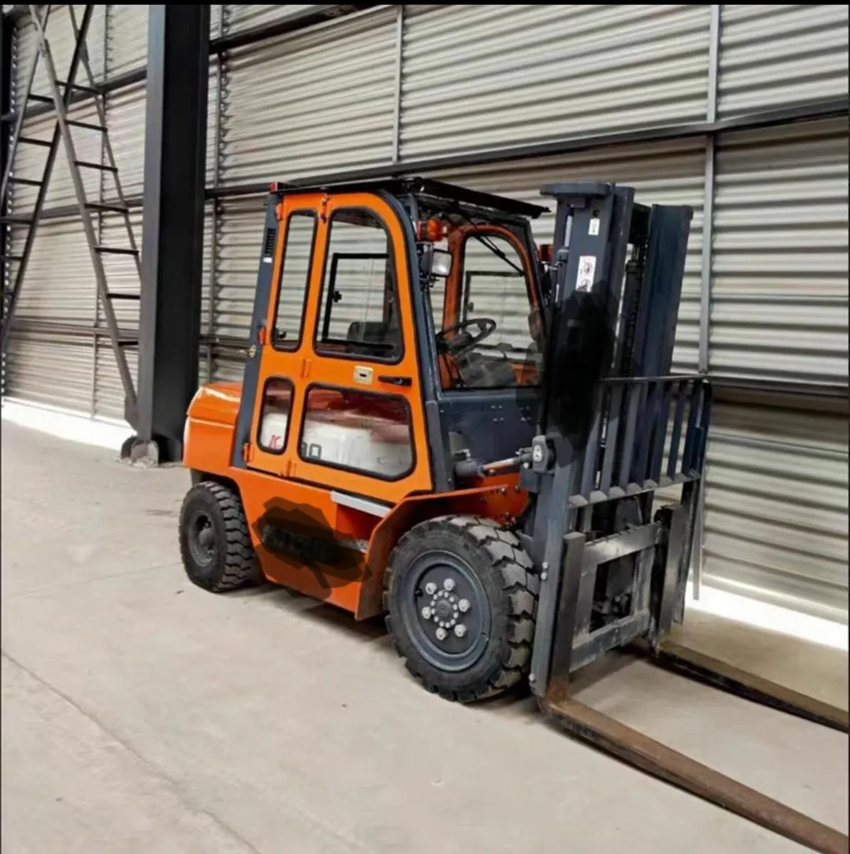 Forklift cabin - Image 2