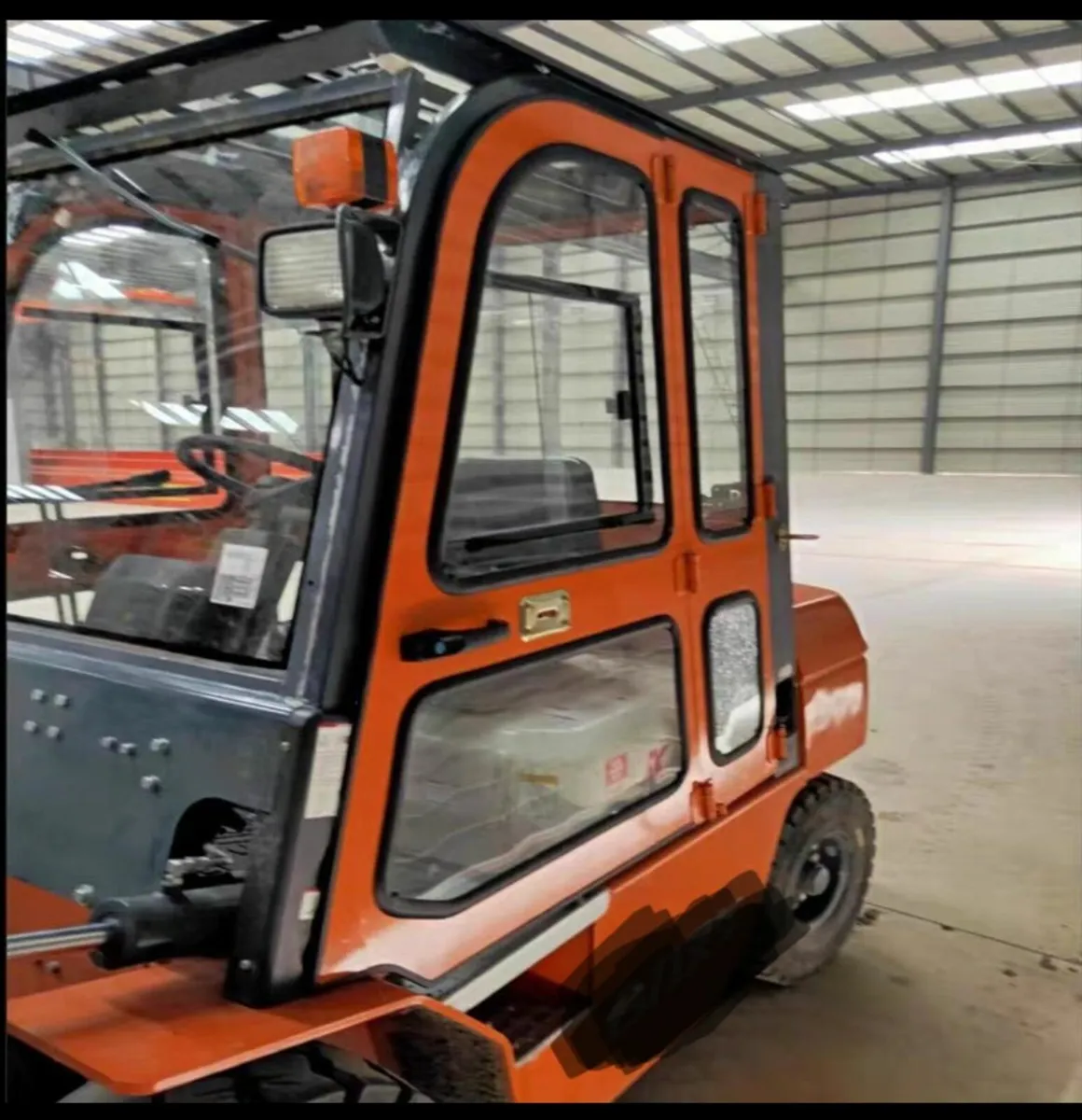 Forklift cabin - Image 3