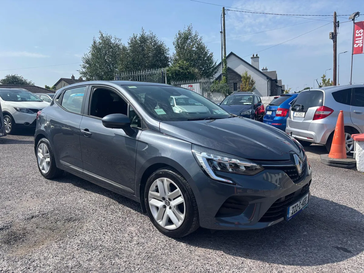 Renault Clio   2022   PETROL  1.0  SPOTLESS - Image 1