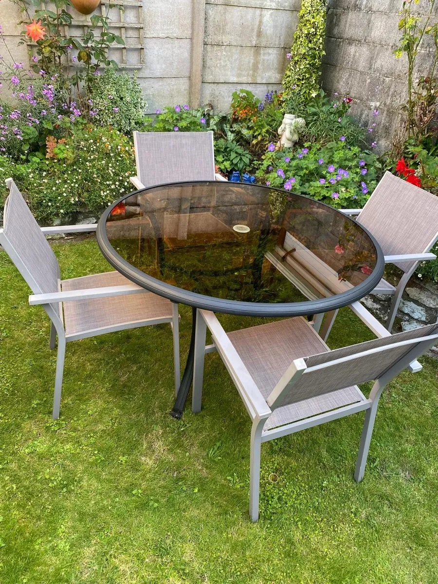 Garden table and chairs - Image 3