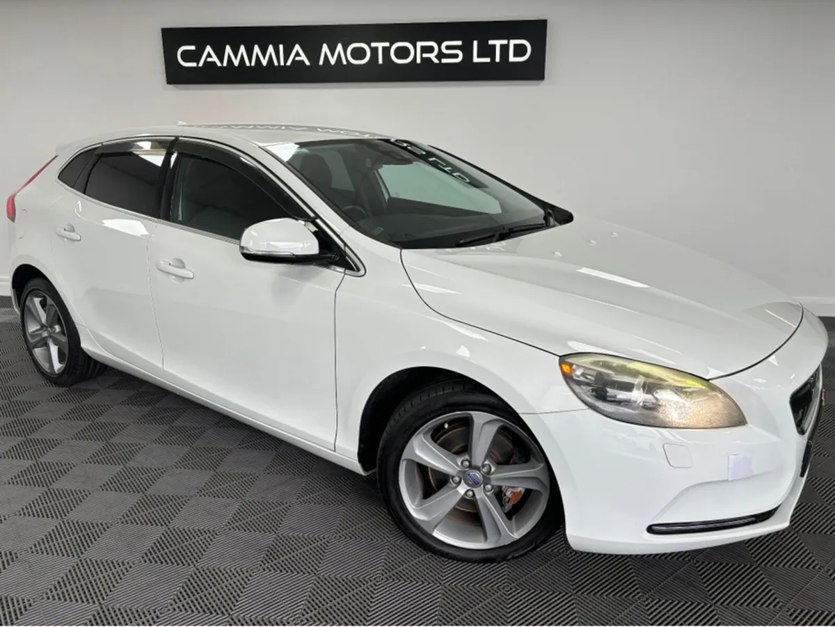 Volvo V40 VOLVO V40 4DR AUTO 1.6 PETROL AUTO*HEATE - Image 1