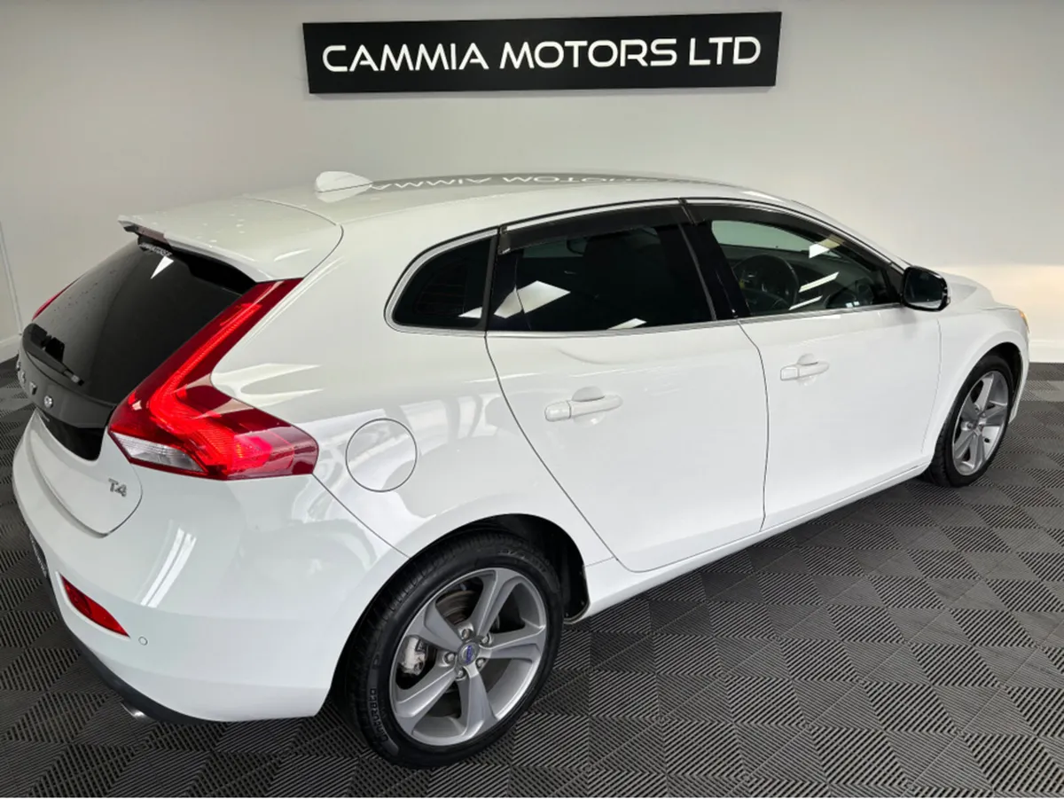 Volvo V40 VOLVO V40 4DR AUTO 1.6 PETROL AUTO*HEATE - Image 4