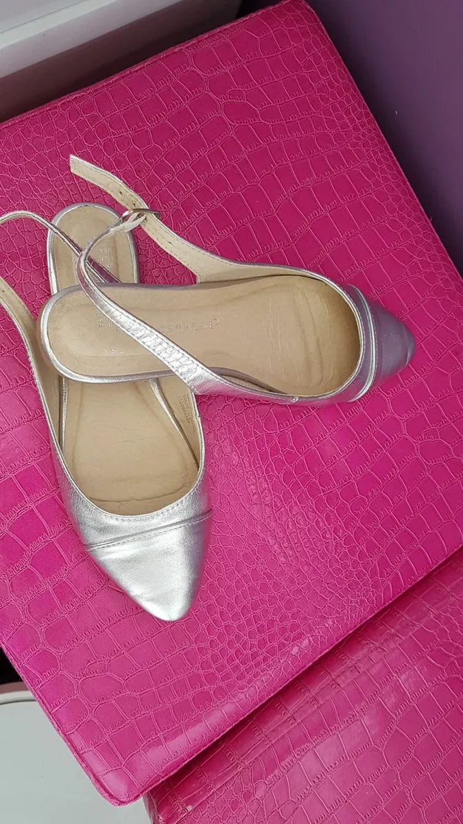 silver shoes size fits uk 2 ,2 and half barely wor - Image 2