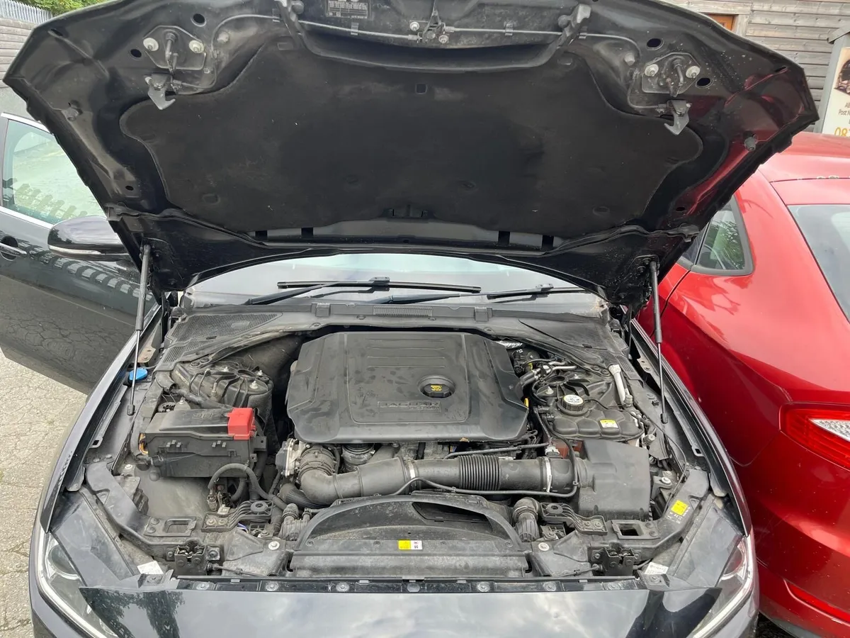 2017 Jaguar XE Portfolio 2.0 Auto - Image 3