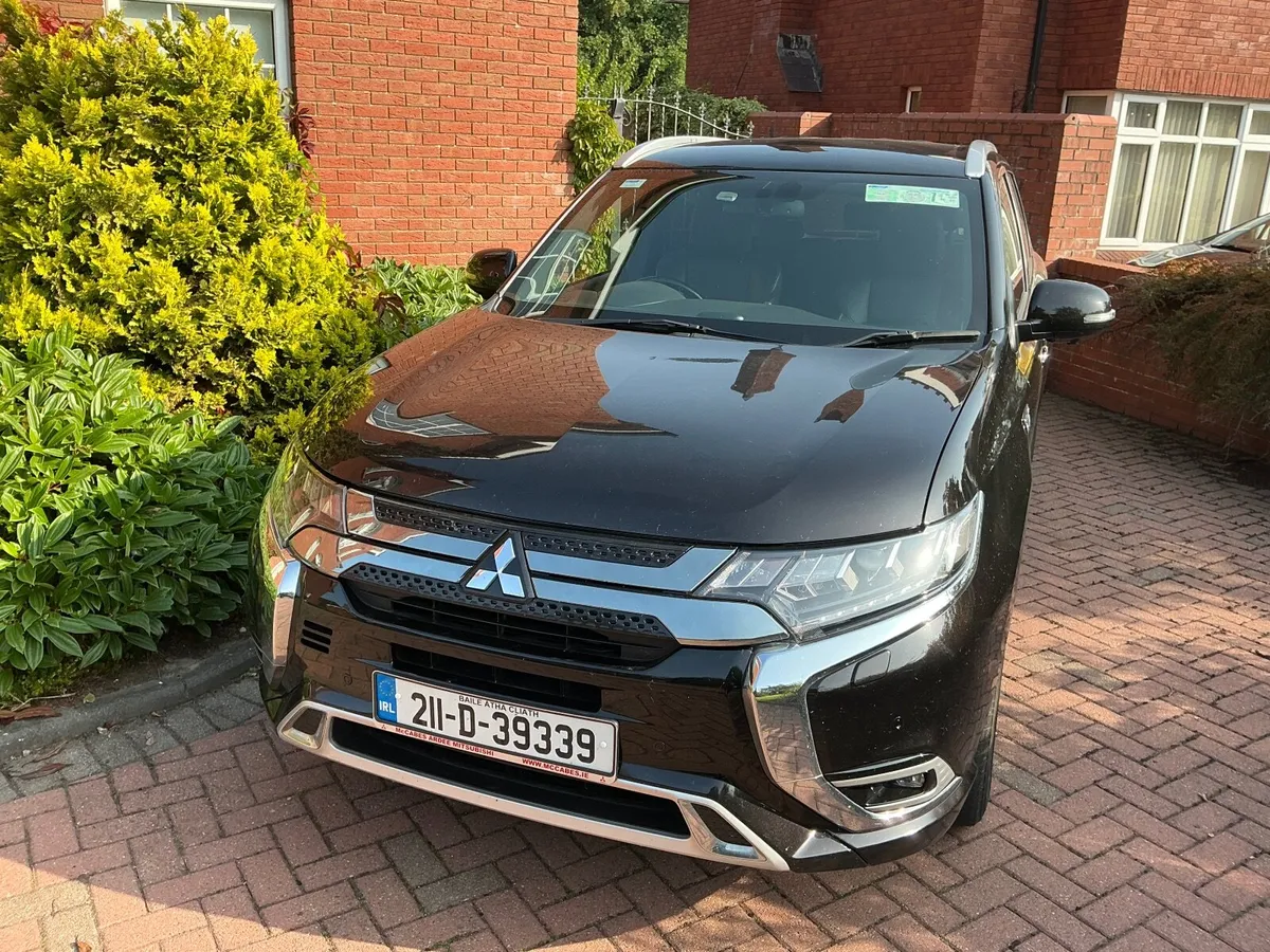 Mitsubishi Outlander 2021 PHEV 2.4L EXCEED AWD - Image 4