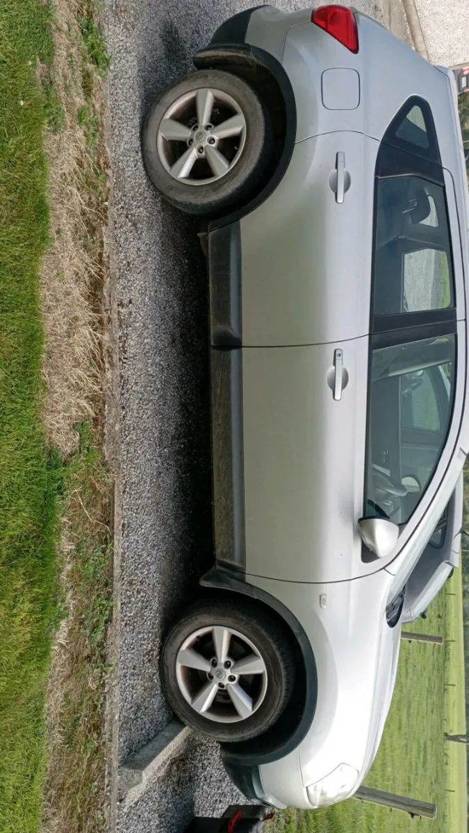 Nissan 2010 - Image 1