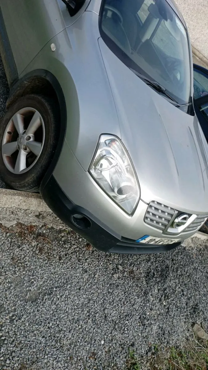 Nissan 2010 - Image 2