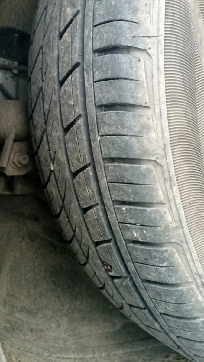 Nissan 2010 - Image 4