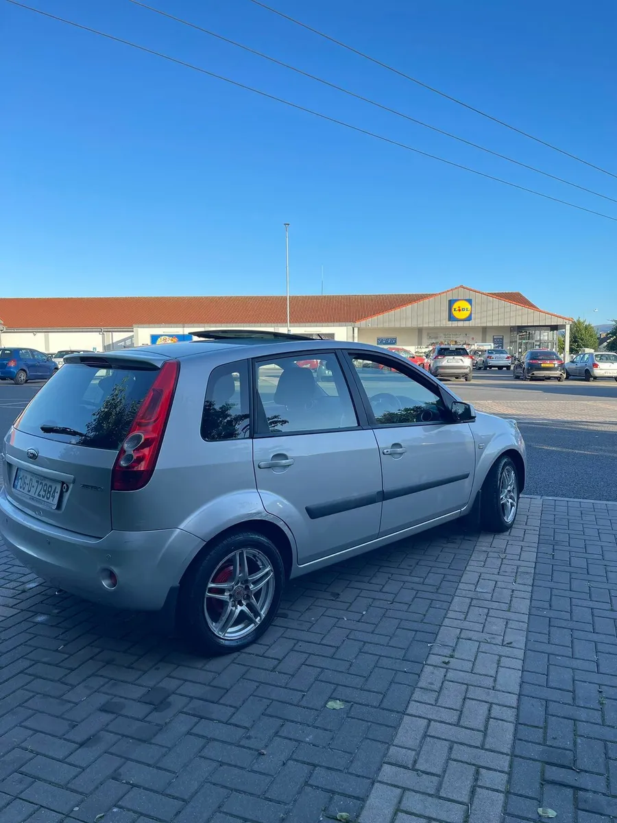 FORD FIESTA O6 MANUAL - Image 3