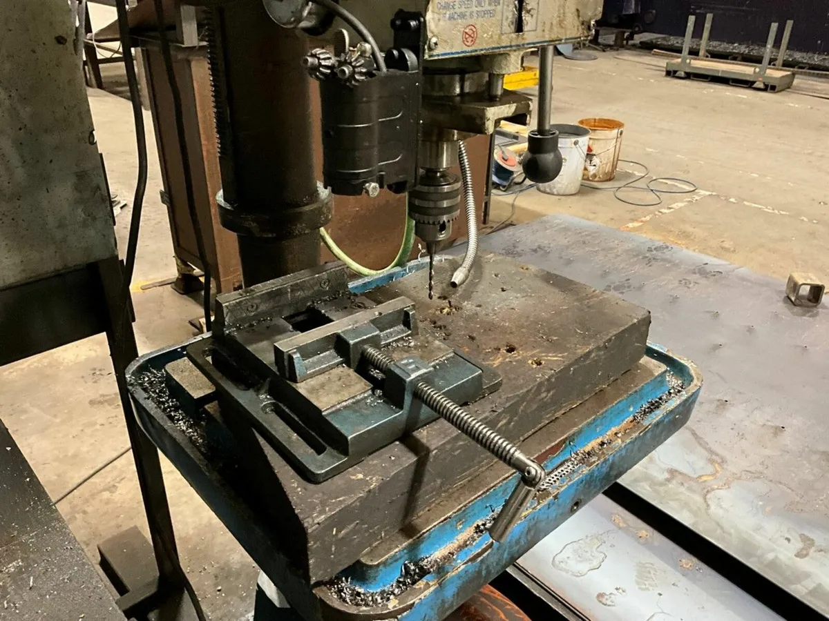 BMC ZS40B 3 PHASE GEARED HEAD PILLAR DRILL - Image 4