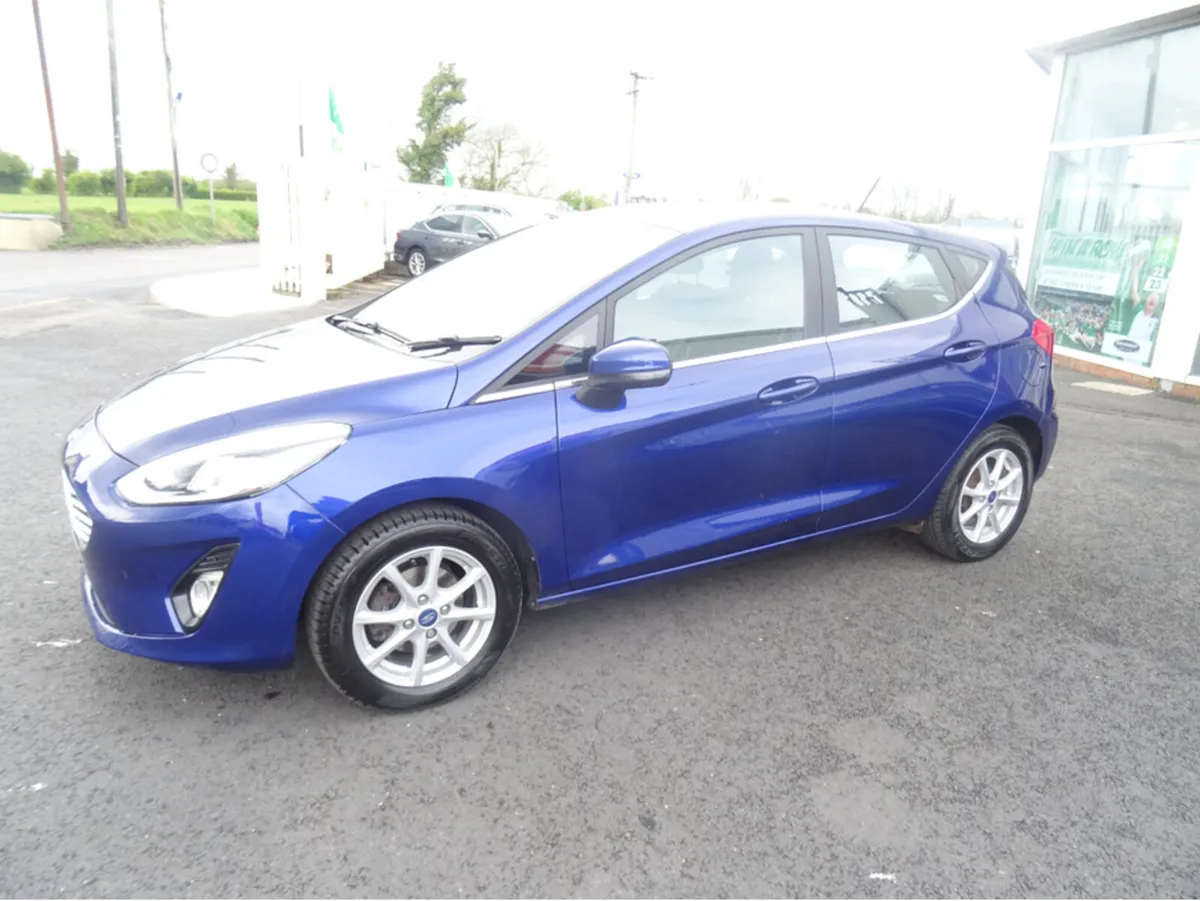 Ford Fiesta 1.1 ZETEC  " new shape " 85PS 5DR - Image 2