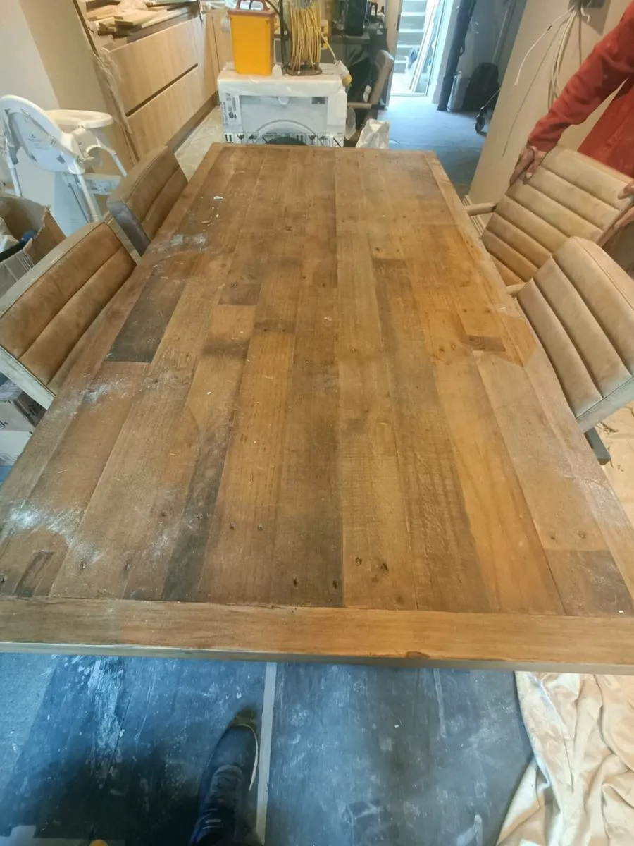 Table and chairs - Image 1