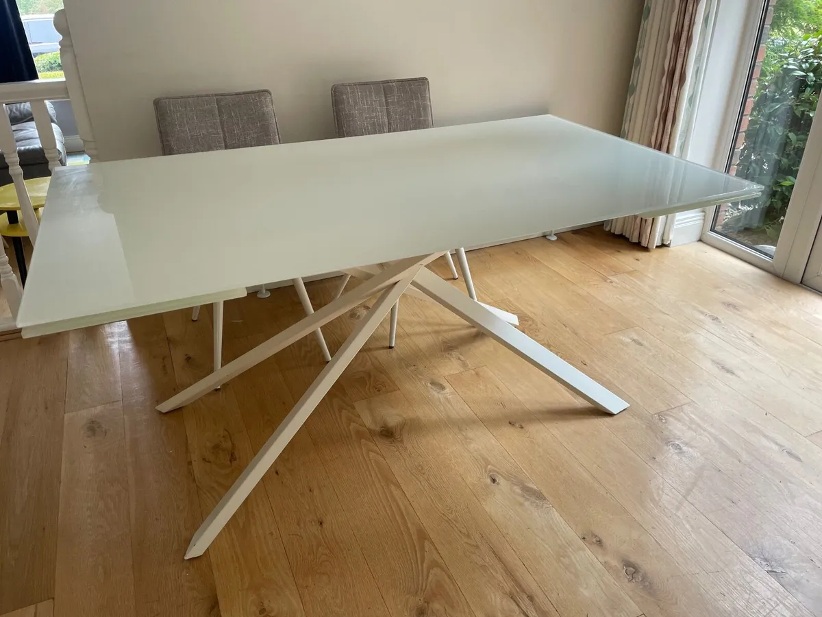 Kitchen table - Image 1