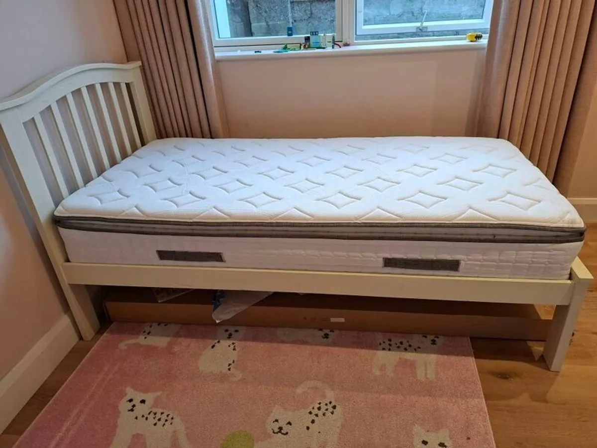 Single bed and mattress - Image 1