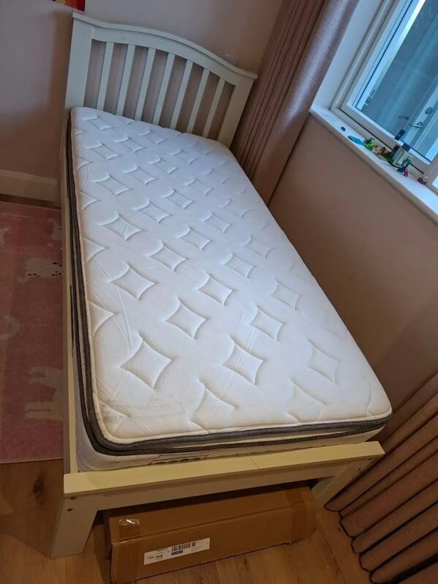 Single bed and mattress - Image 2