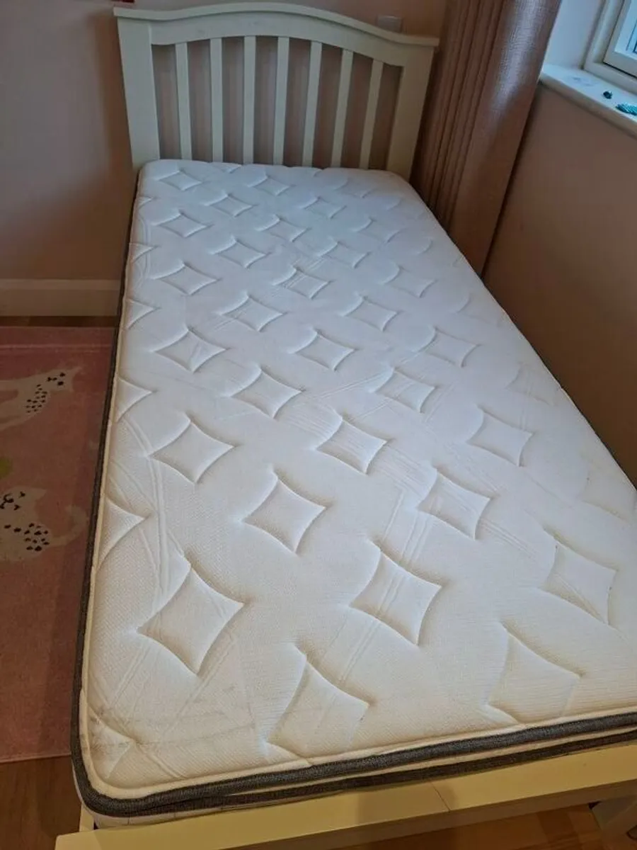 Single bed and mattress - Image 3