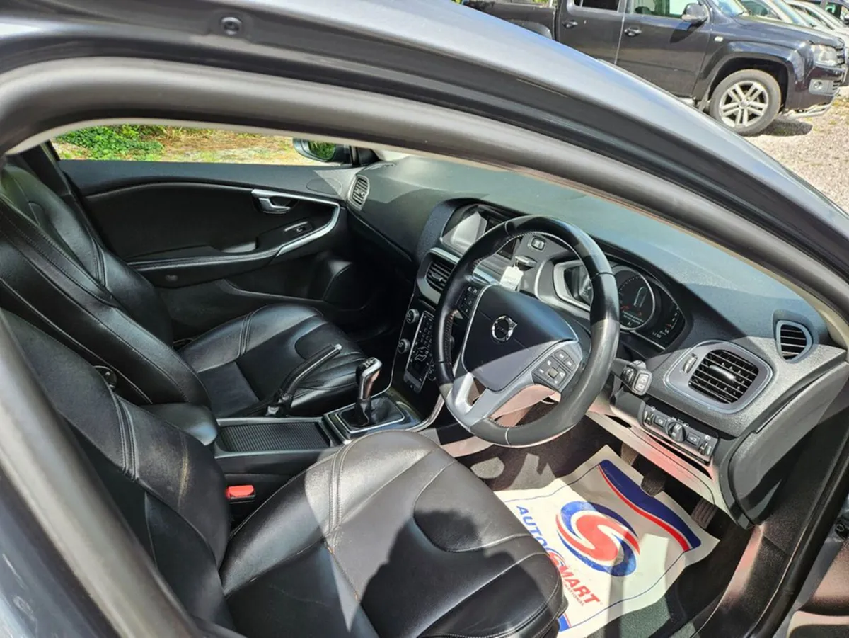 Volvo V40 D2 MOM ED 5DR - Image 4