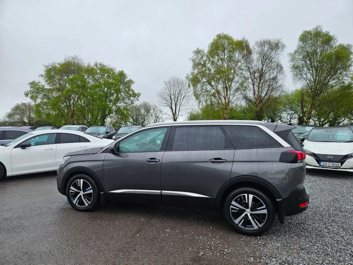 Peugeot 5008 Allure 1.6 Blue HDI 120 4DR - Image 2