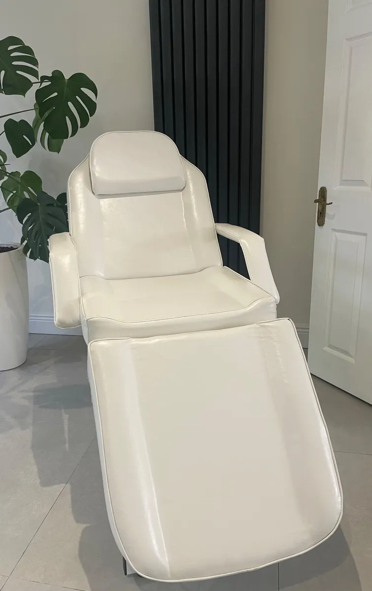 Luxury White Adjustable Massage / Beauty Chair - Image 2
