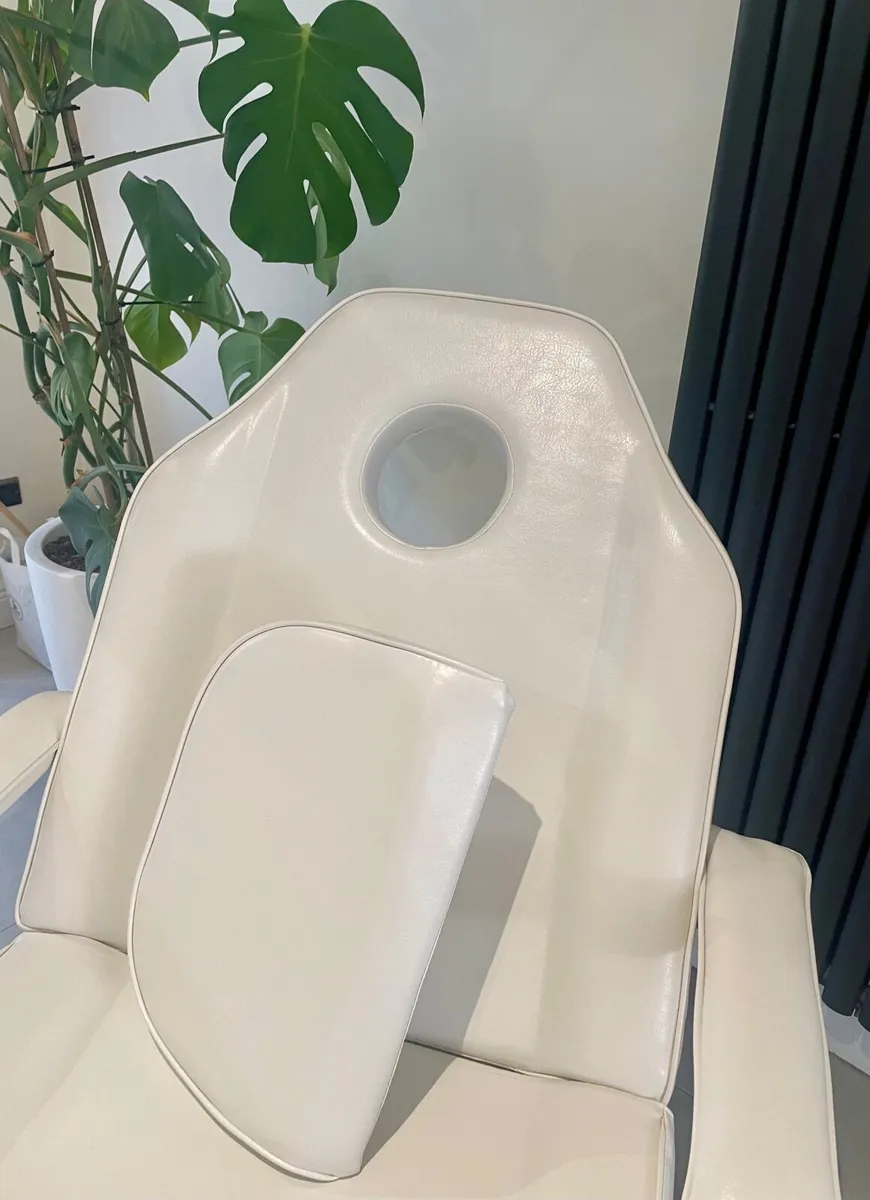 Luxury White Adjustable Massage / Beauty Chair - Image 4