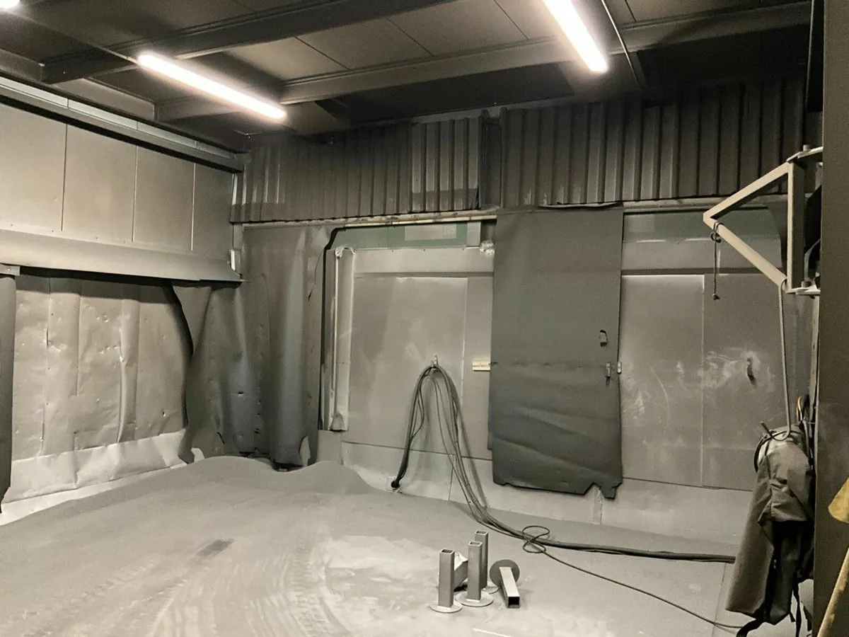 SAND BLASTING ROOM - Image 2
