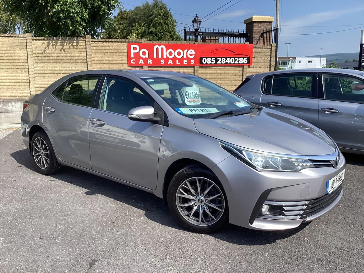 Toyota Corolla ** CAMERA * SAT NAV - Image 2