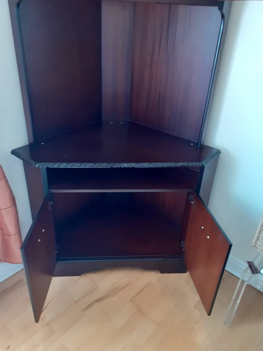 Mahogany Regency Corner Display unit. - Image 3