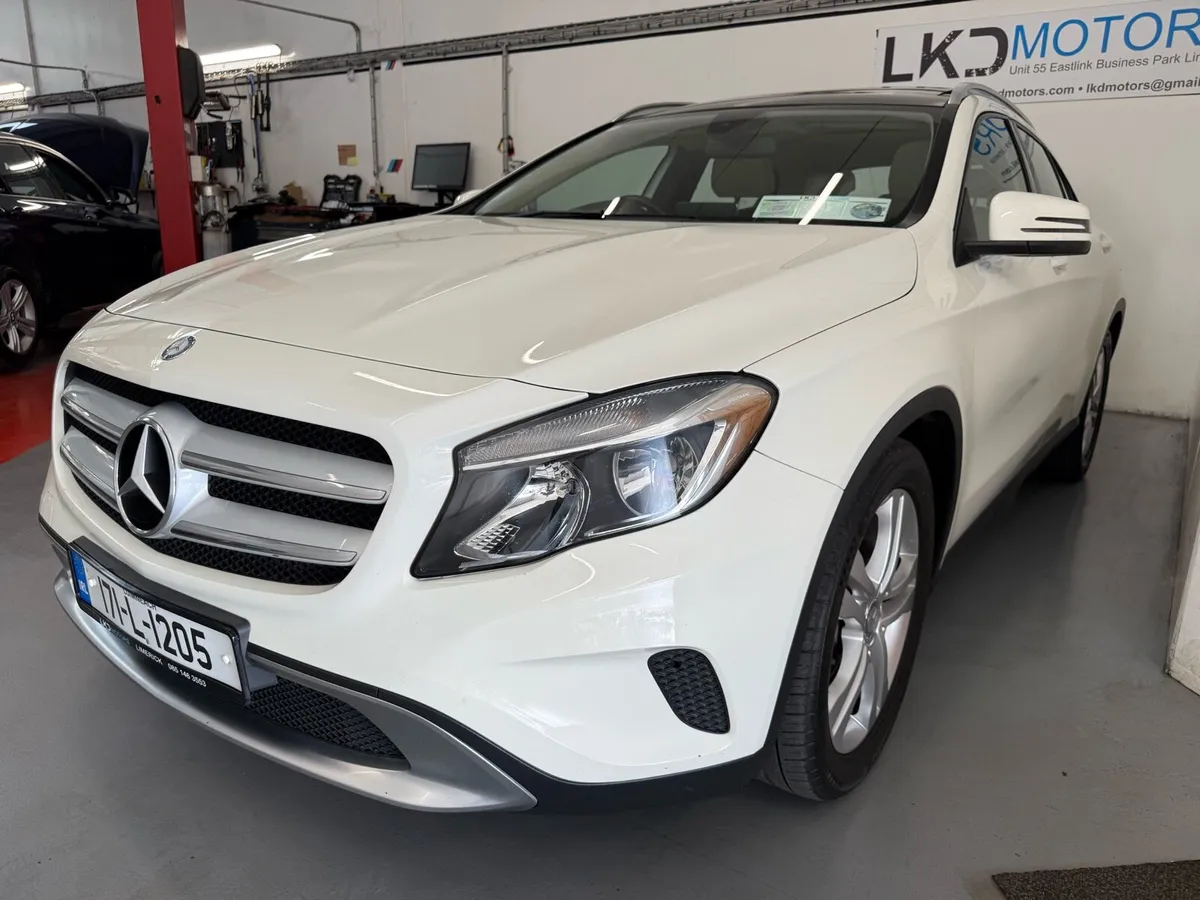 Mercedes GLA 2017 180D/Urban, panoramic sunroof - Image 2