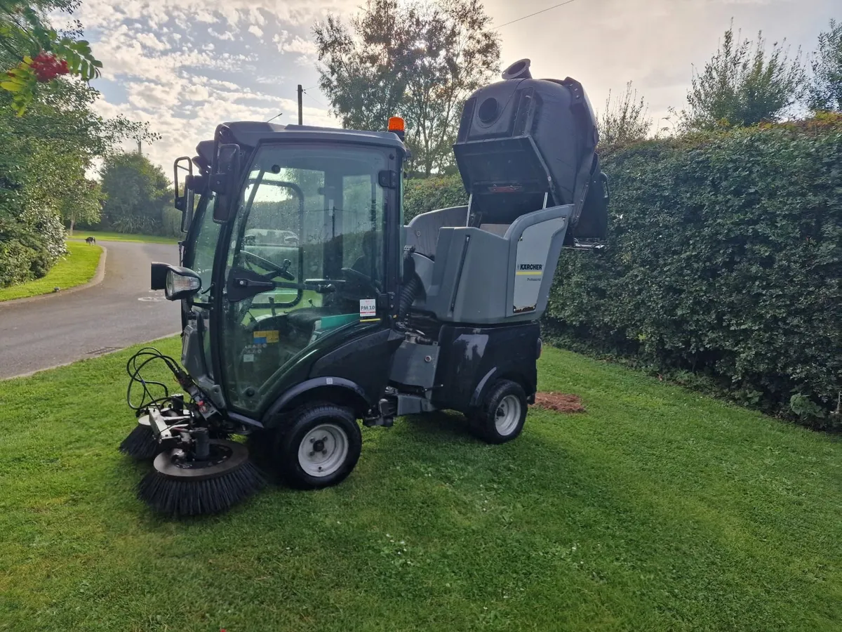 Karcher MC50 diesel road sweeper roadsweeper - Image 1
