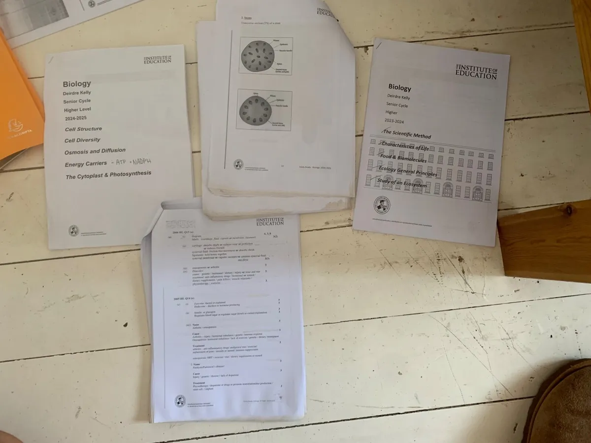Biology books + institute notes - Image 2