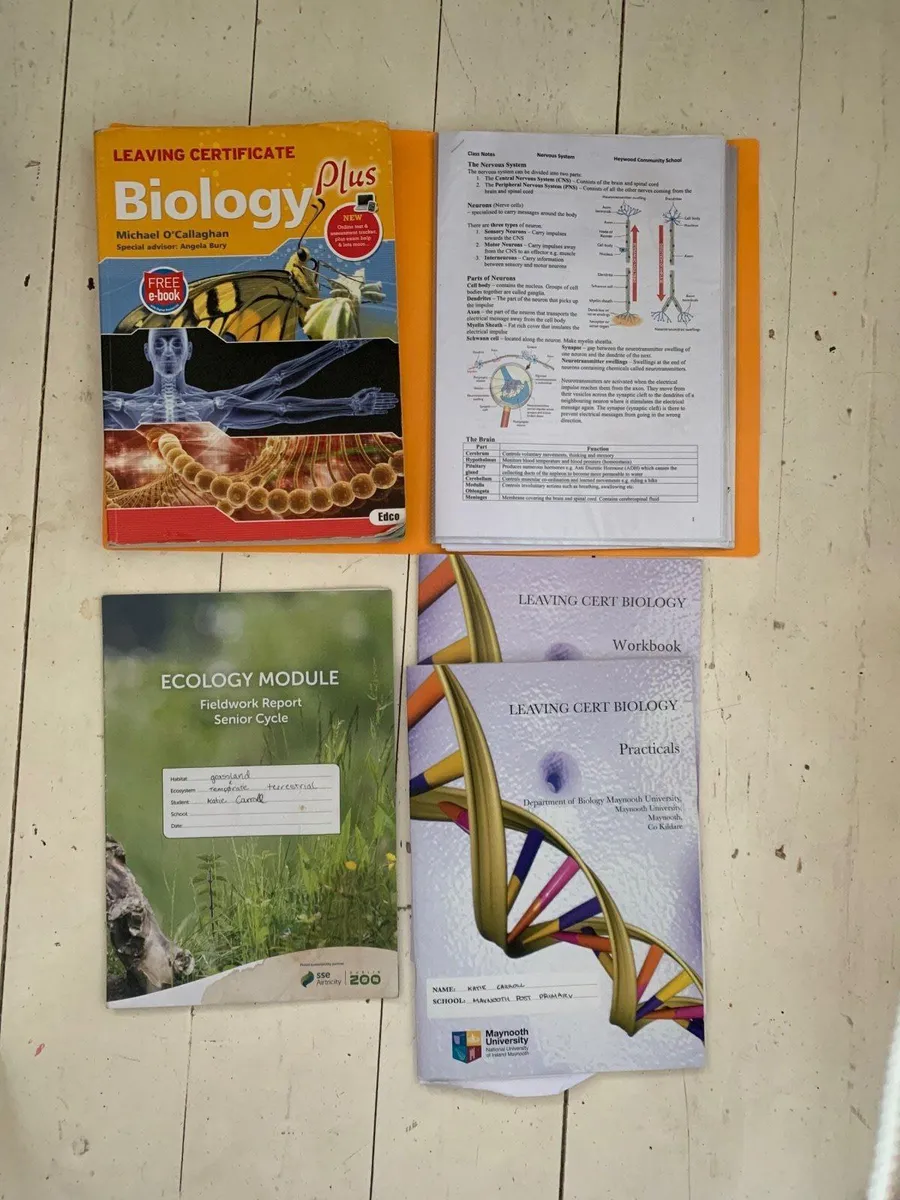 Biology books + institute notes - Image 1