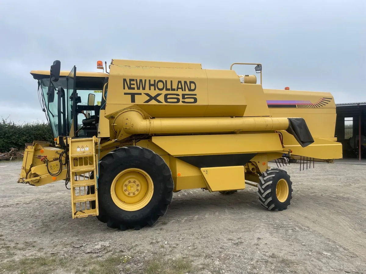 New Holland TX 65 Combine - Image 1