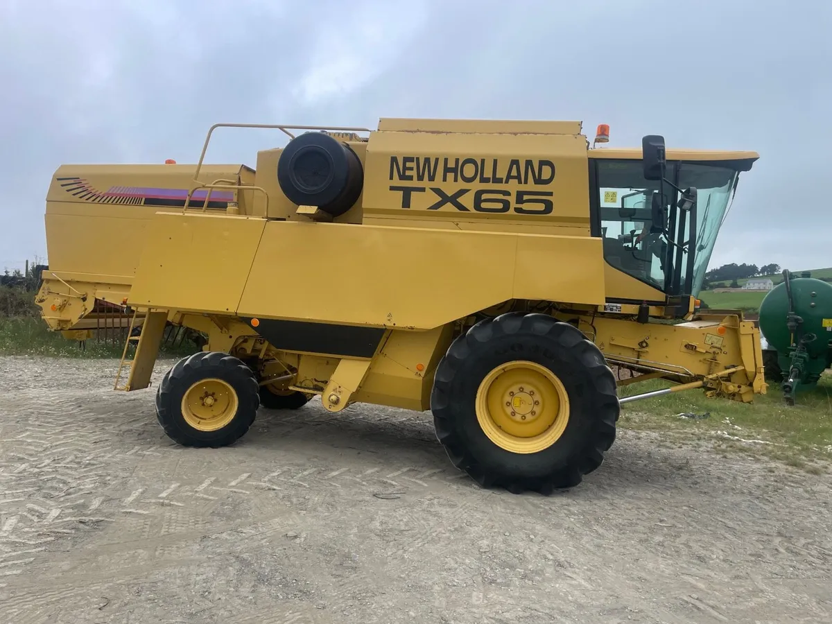 New Holland TX 65 Combine - Image 2