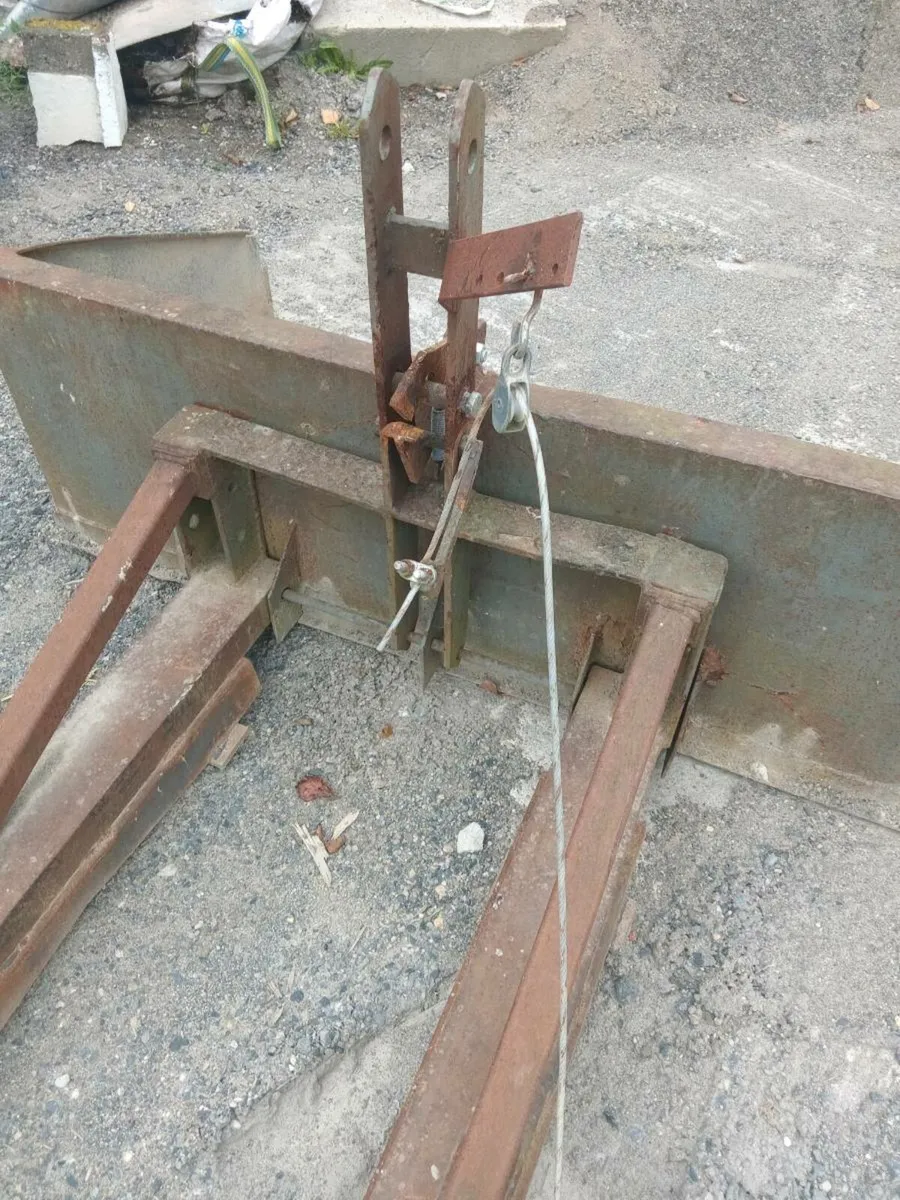 6 ft forklift bucket - Image 1