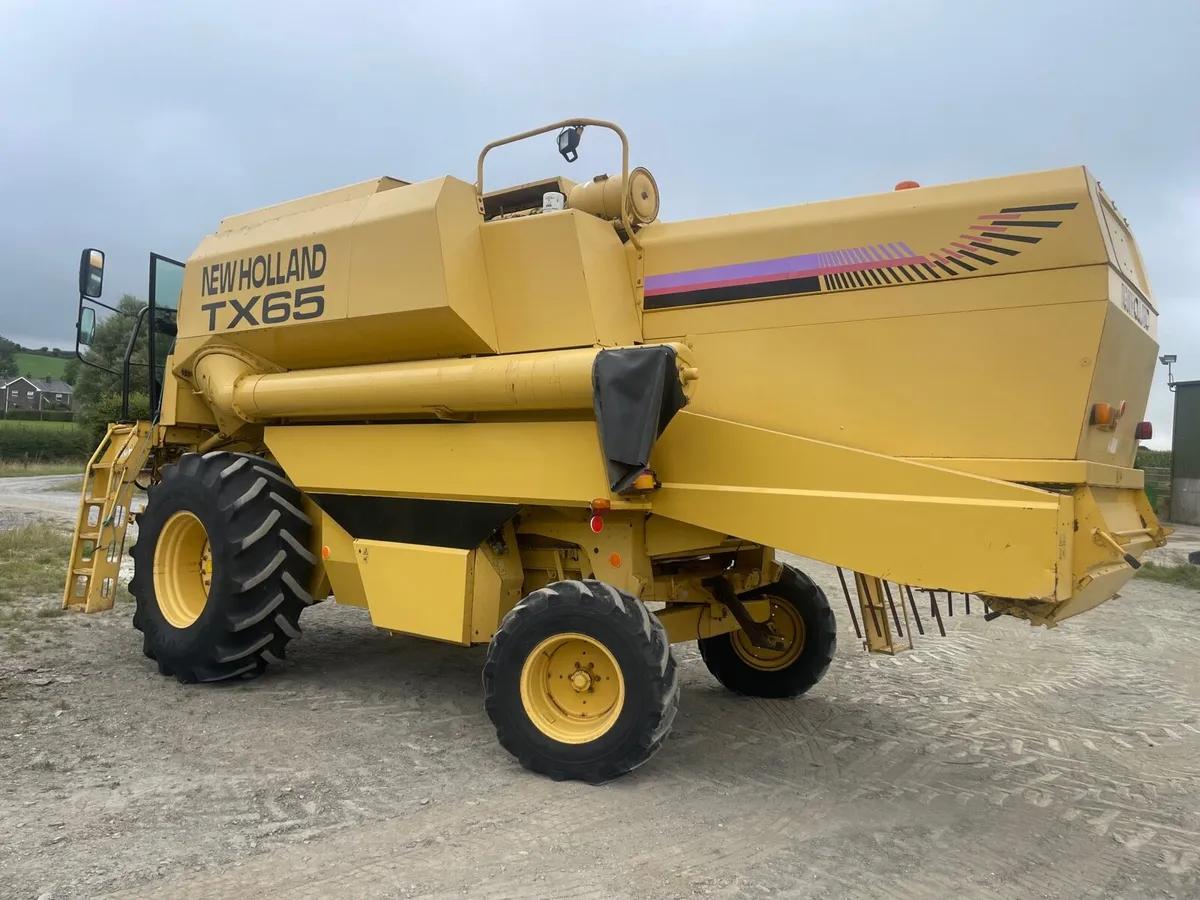 New Holland TX 65 Combine - Image 3