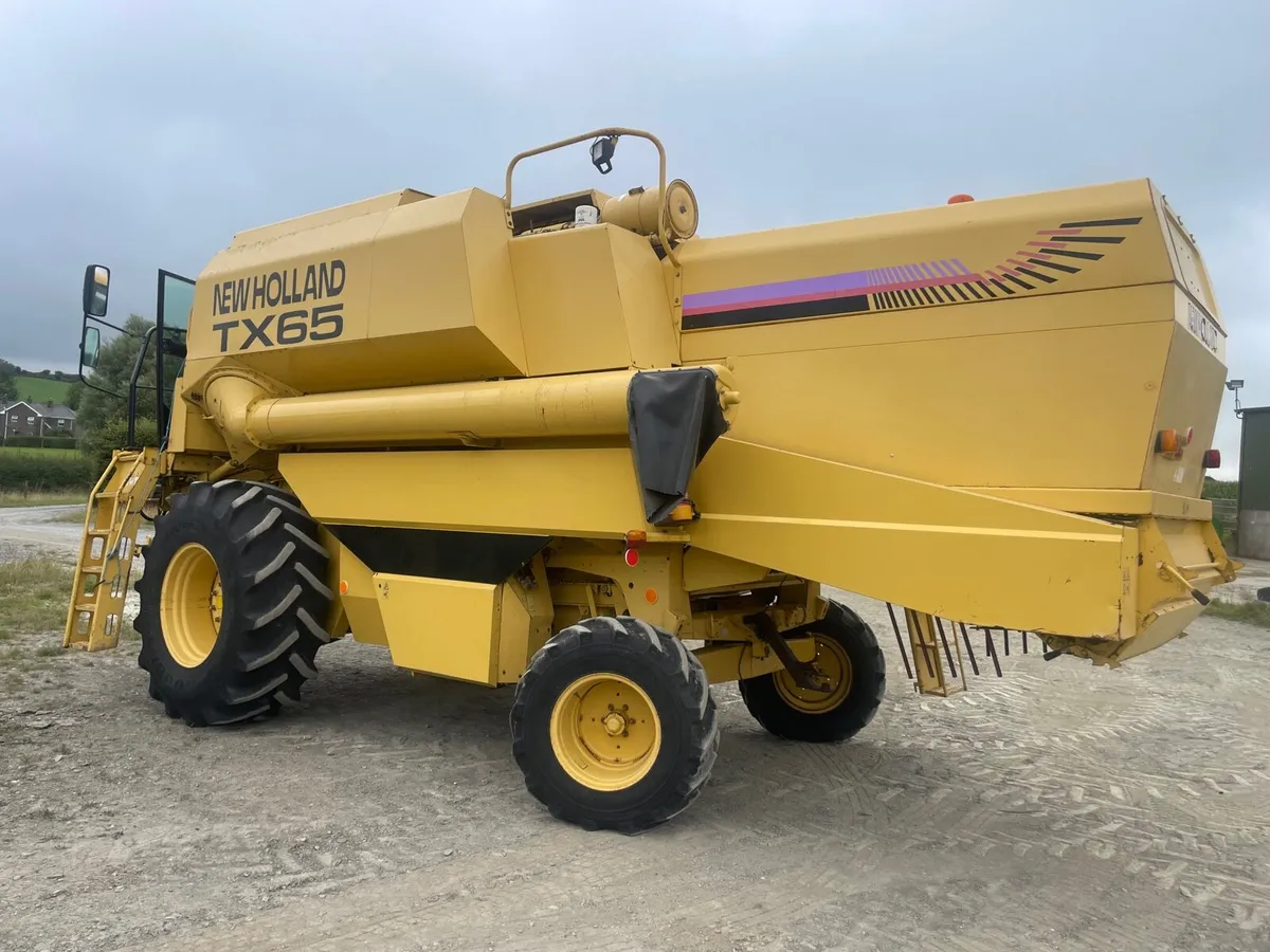 New Holland TX 65 Combine - Image 4