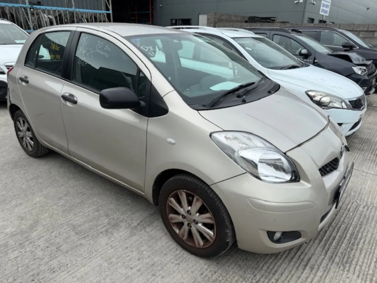 2011 TOYOTA YARIS - Image 1