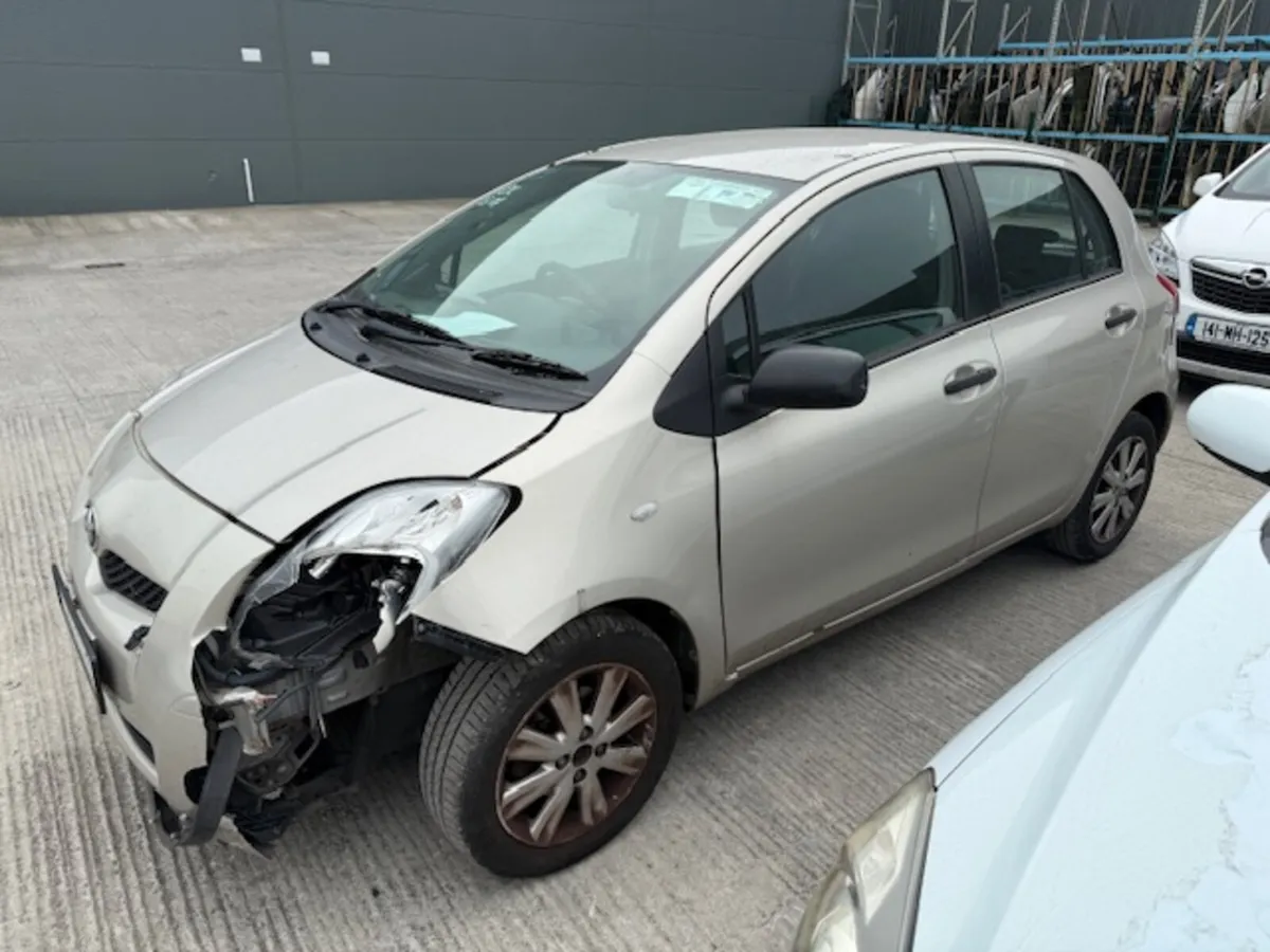 2011 TOYOTA YARIS - Image 2