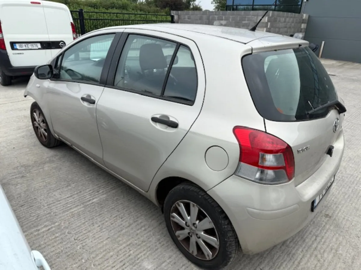 2011 TOYOTA YARIS - Image 3