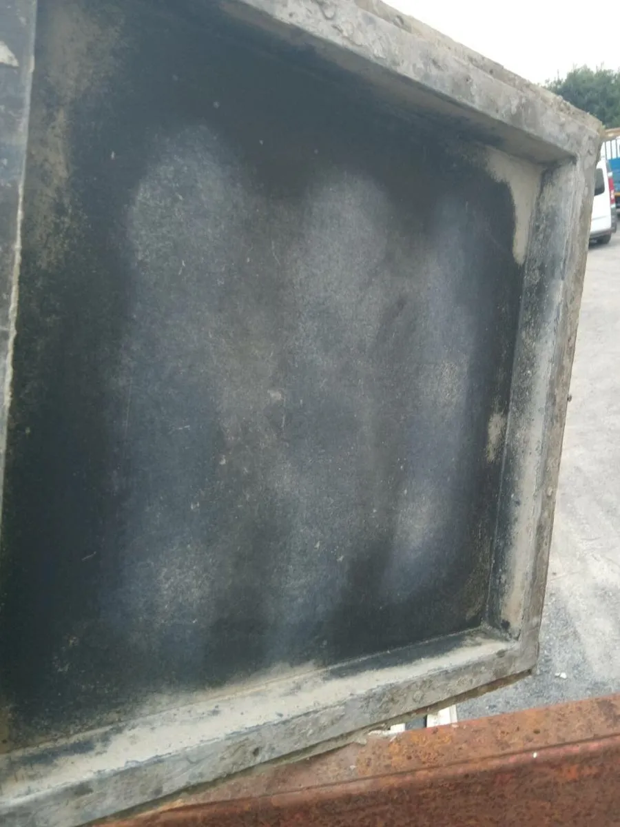 30 paving moulds - Image 1