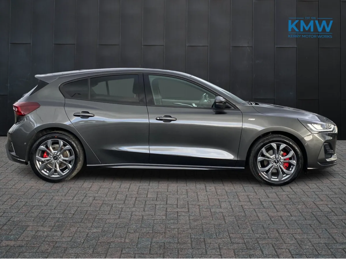 Ford Focus 1.0 125BHP ST-Line..Parking pack/Design - Image 4