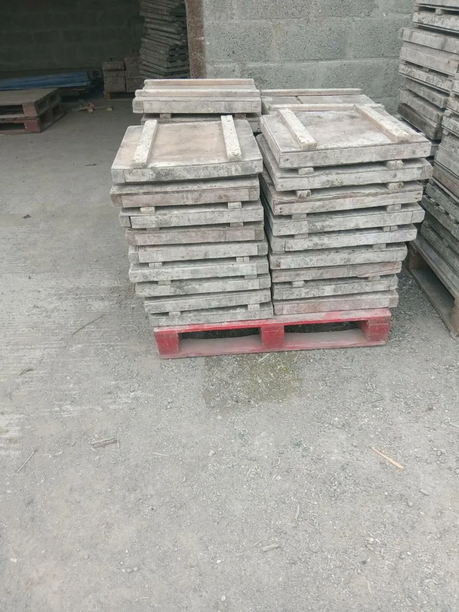38 paving moulds - Image 2